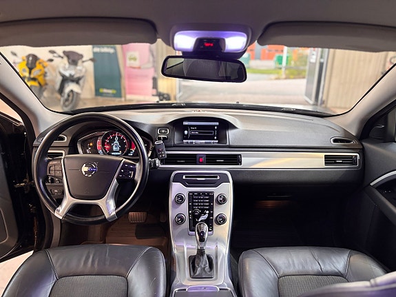 Volvo V70 8 of 17