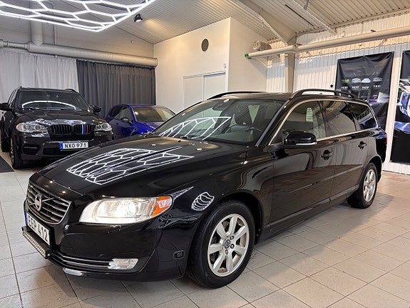 Volvo V70 3 of 17