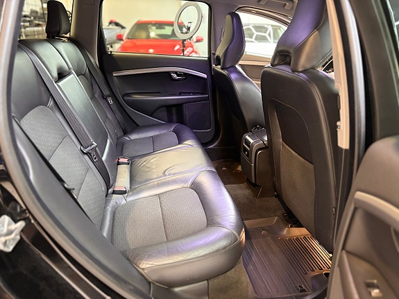 Volvo V70 13 of 17