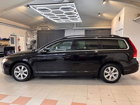 Volvo V70 7 of 17