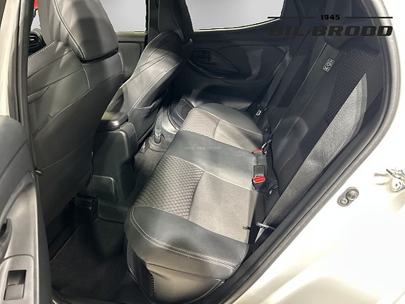 Toyota Yaris 9 of 14