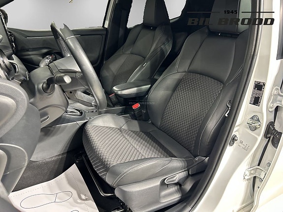 Toyota Yaris 8 of 14