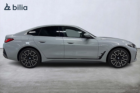 BMW i4 16 of 18