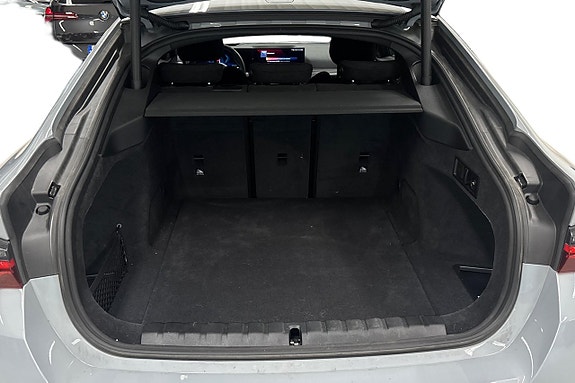 BMW i4 10 of 18