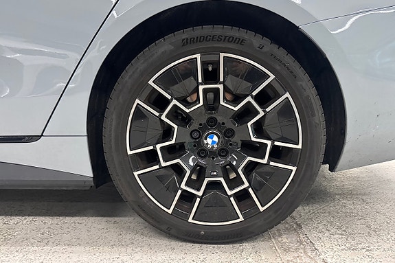 BMW i4 15 of 18
