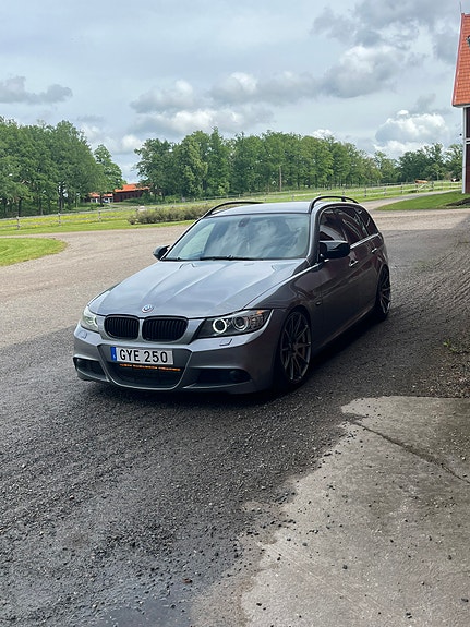 BMW 320d 4 of 5