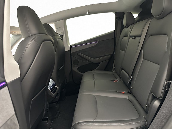 Tesla Model Y 30 of 30