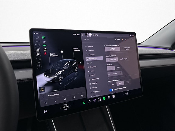 Tesla Model Y 24 of 30