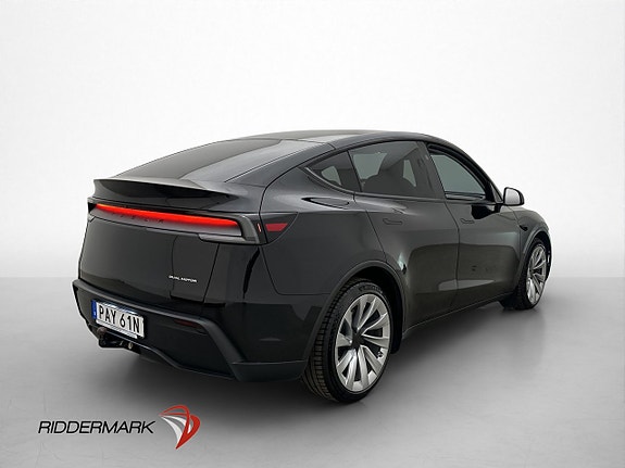 Tesla Model Y 9 of 30