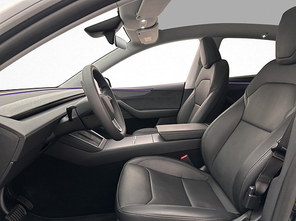 Tesla Model Y 13 of 30