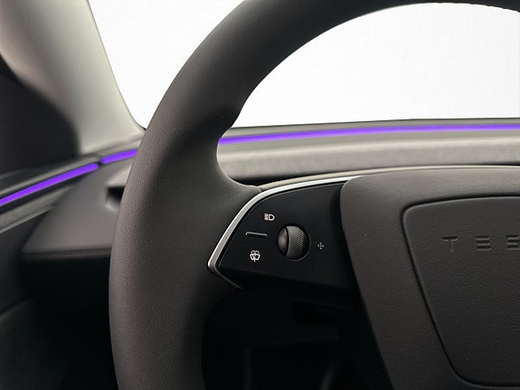 Tesla Model Y 17 of 30