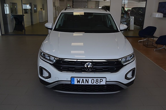 Volkswagen T-Roc 2 of 13