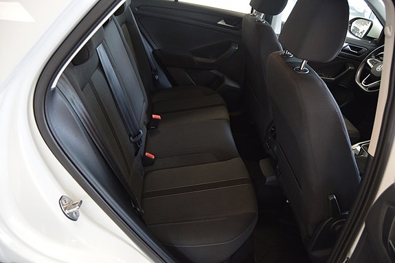Volkswagen T-Roc 12 of 13