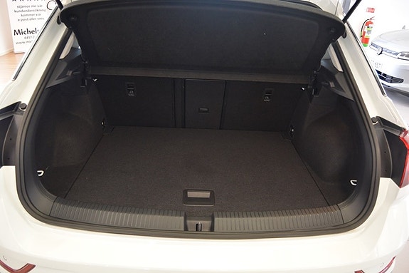 Volkswagen T-Roc 13 of 13