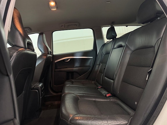 Volvo V70 16 of 25