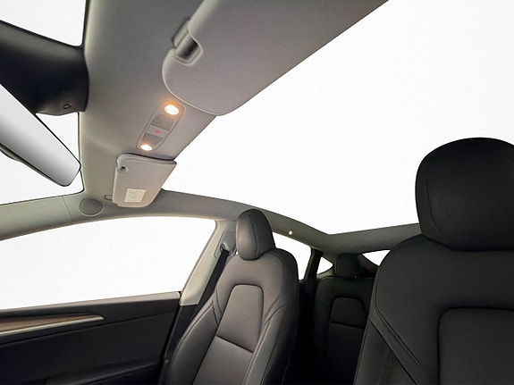 Tesla Model Y 15 of 30