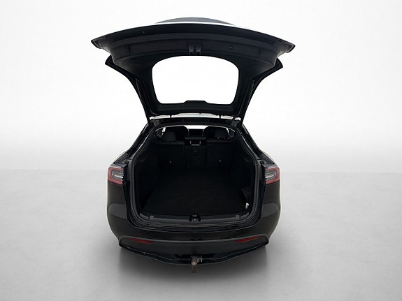 Tesla Model Y 11 of 30
