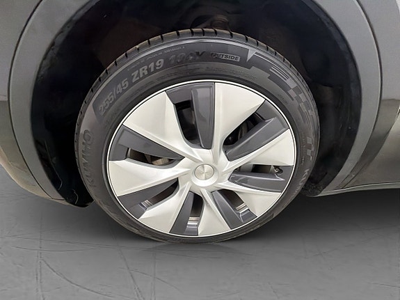 Tesla Model Y 30 of 30