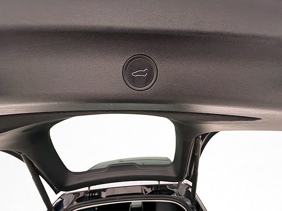 Tesla Model Y 12 of 30