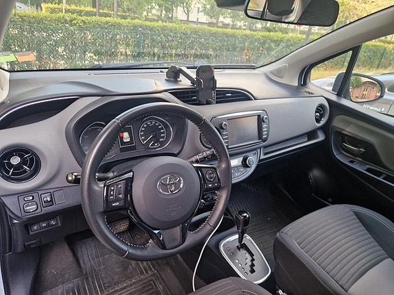 Toyota Yaris 4 of 5