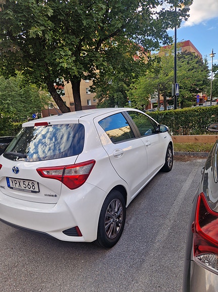 Toyota Yaris 2 of 5
