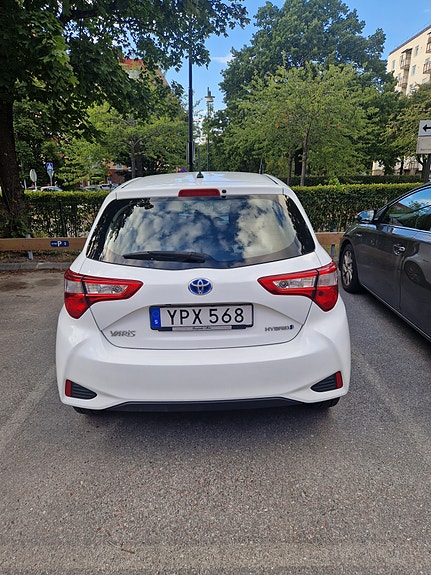 Toyota Yaris 3 of 5