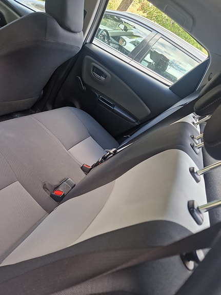 Toyota Yaris 5 of 5