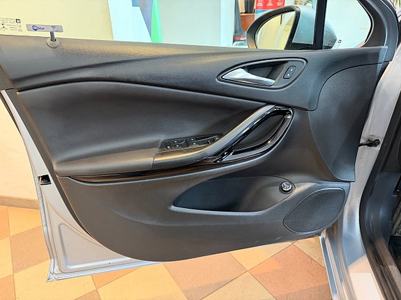 Opel Astra 10 of 26