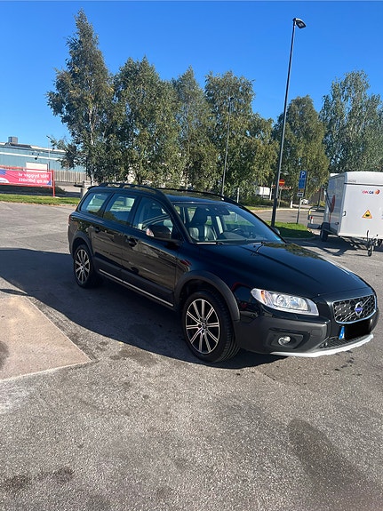 Volvo XC70 3 of 7