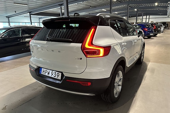 Volvo XC40 4 of 19