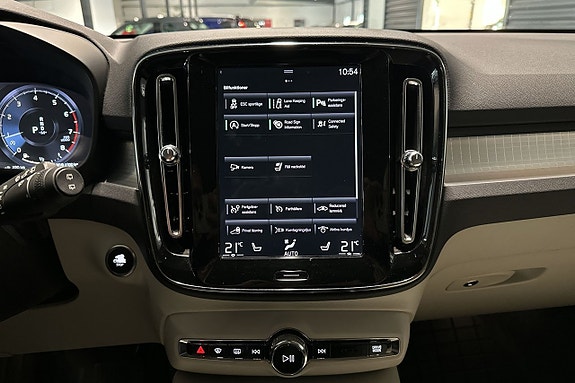 Volvo XC40 13 of 19