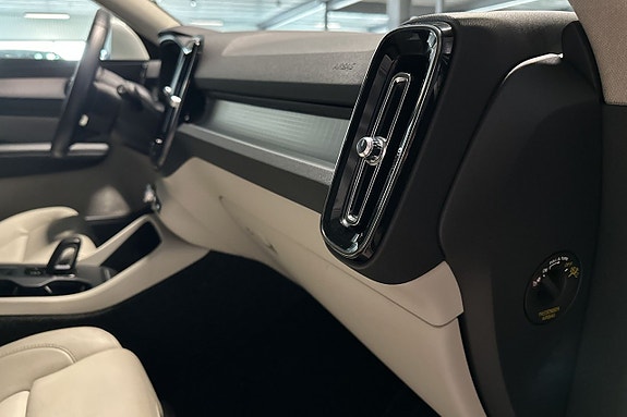 Volvo XC40 16 of 19