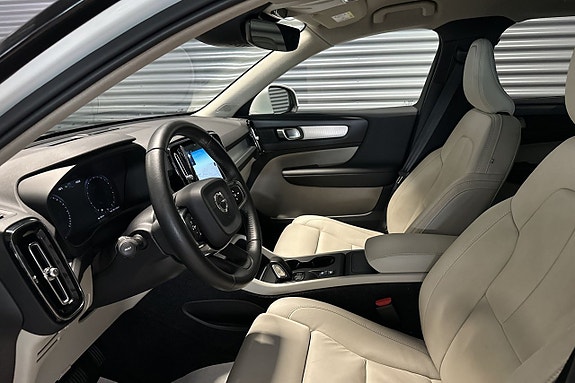 Volvo XC40 17 of 19
