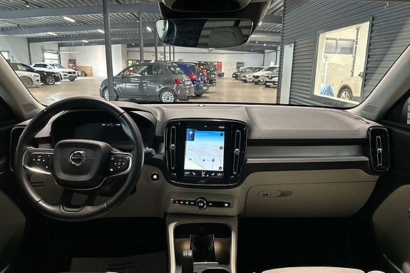 Volvo XC40 8 of 19