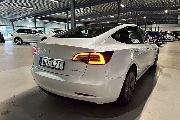 Tesla Model 3 4 of 23