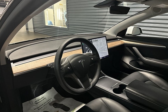 Tesla Model 3 7 of 23