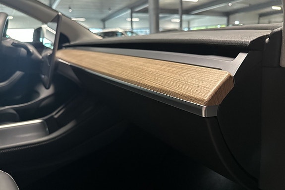 Tesla Model 3 18 of 23