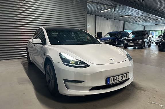 Tesla Model 3 3 of 23
