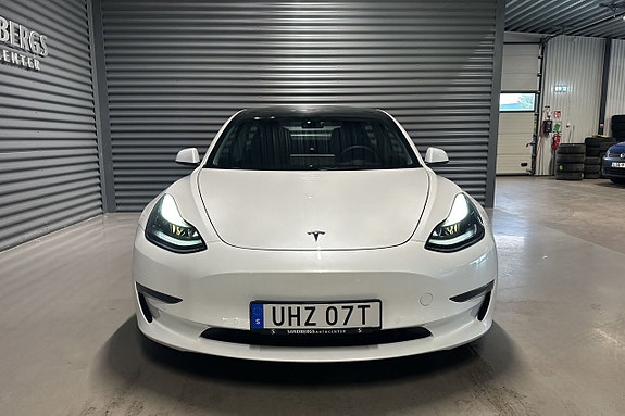 Tesla Model 3 2 of 23