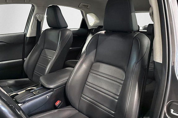 Lexus NX300h 10 of 20
