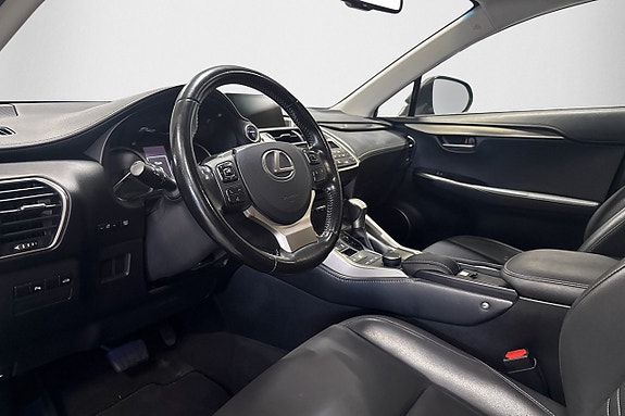 Lexus NX300h 8 of 20