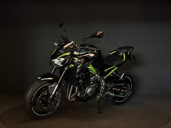 Kawasaki Z900 4 of 6