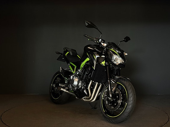 Kawasaki Z900 3 of 6