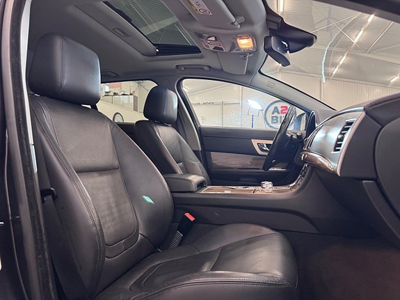 Jaguar XF 13 of 28
