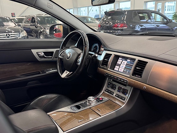 Jaguar XF 19 of 28