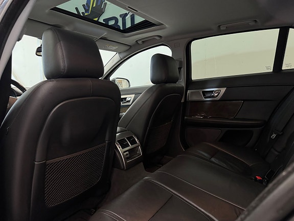 Jaguar XF 14 of 28