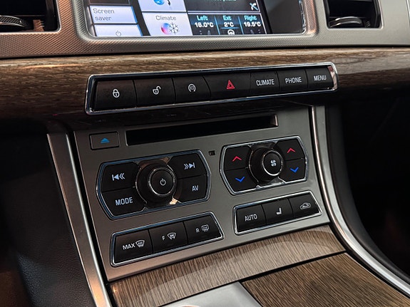 Jaguar XF 23 of 28