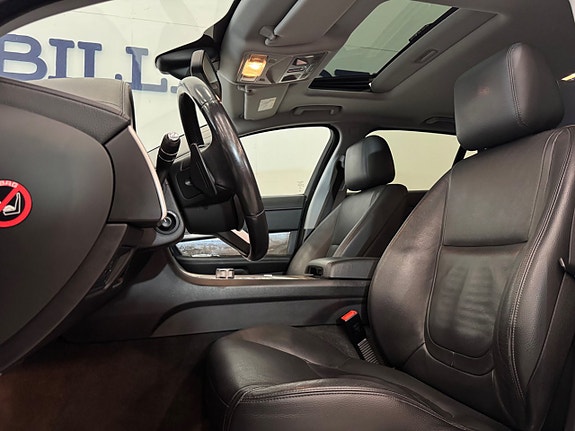 Jaguar XF 12 of 28