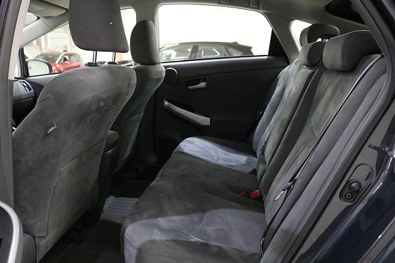 Toyota Prius 12 of 16