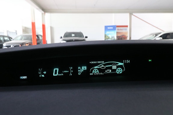Toyota Prius 9 of 16